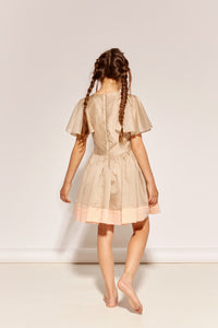 Es-Cape One's Notice